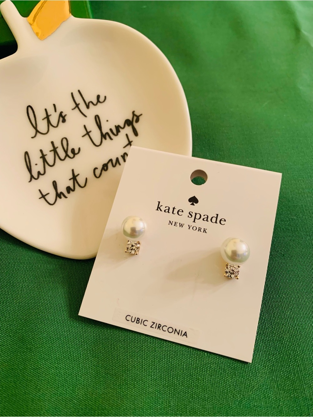 Kate Spade New York Pearls of Wisdom Earrings & Jewelry Tray Gift Set Gold Pearl